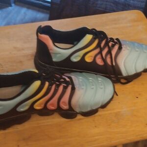 Multi colird tennis shoes